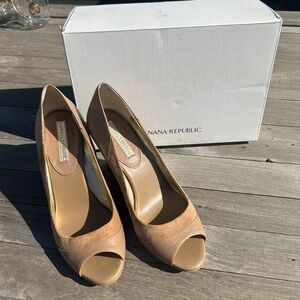 Banana Republic Women's Tan Peep Toe Heels